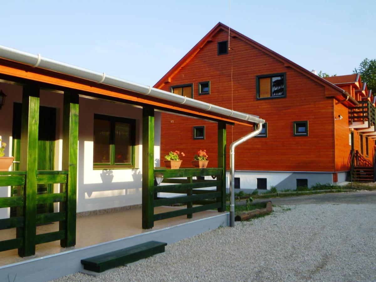 Kisrejtek Apartmanház Lispeszentadorjan Exterior foto